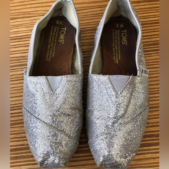 Silver Glitter Toms Shoes-size 6 - Picture 1 of 8